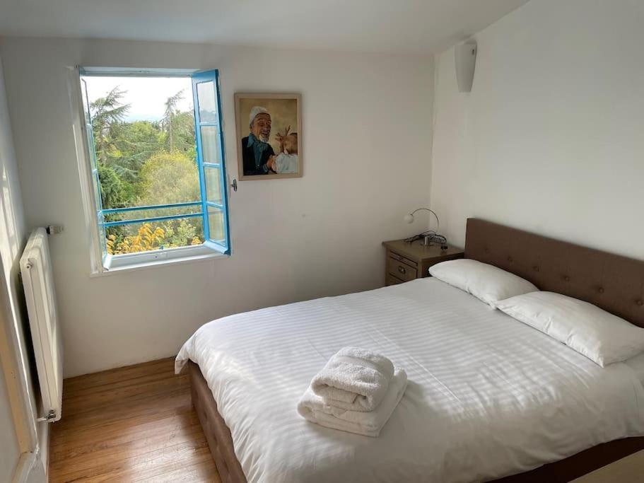 Rue Basse - Village House Overlooking The Pyrenees Montreal  Ngoại thất bức ảnh