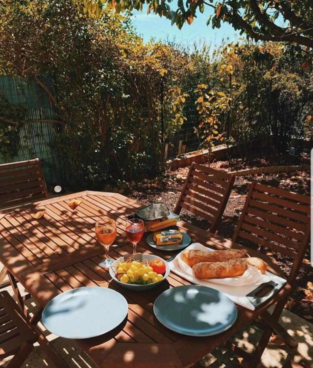 Rue Basse - Village House Overlooking The Pyrenees Montreal  Ngoại thất bức ảnh